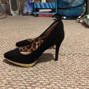 Black heels, pointed, sexy.